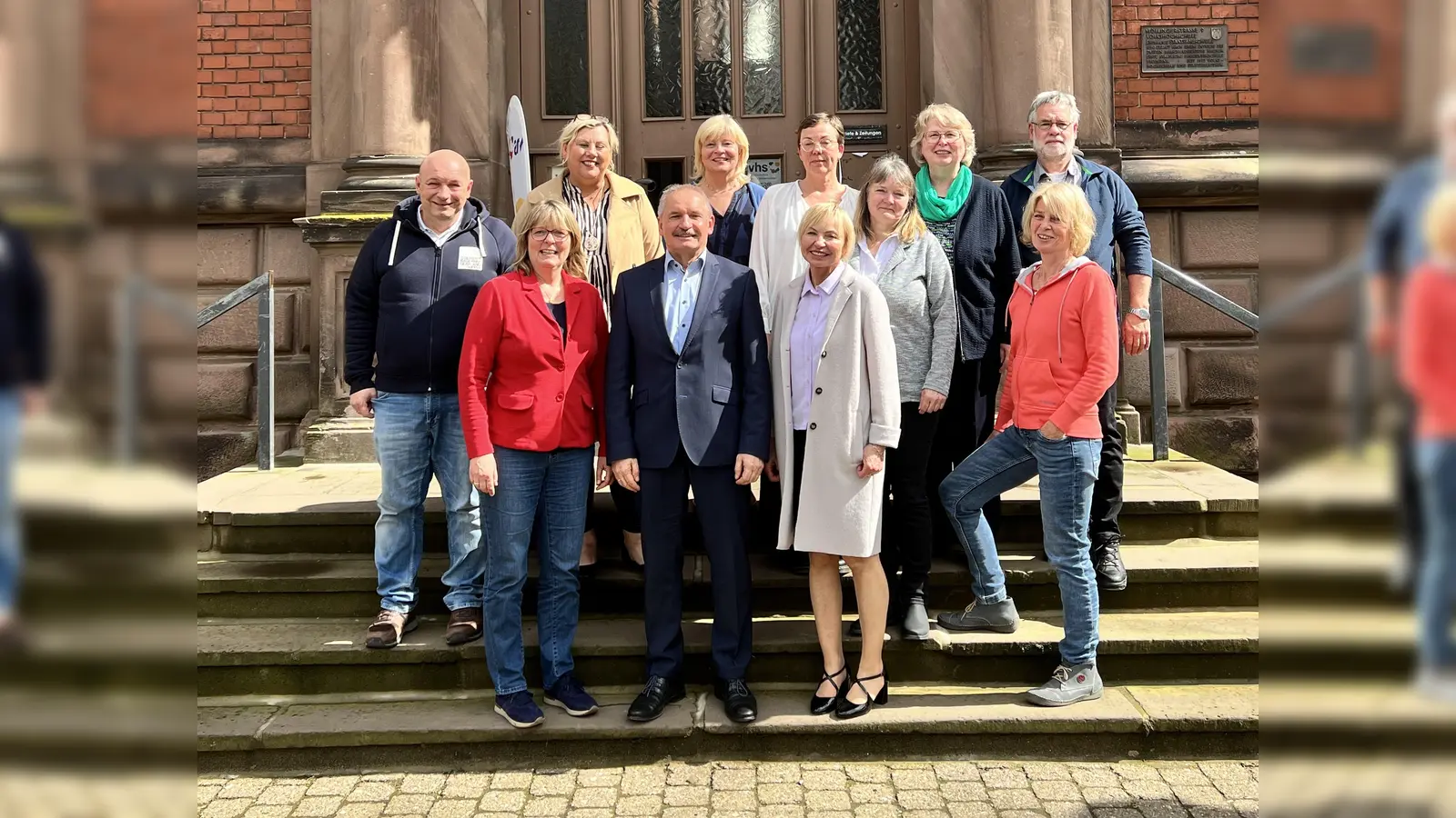 (v.l.) Mirko Löffelbein, Dr. Claudia Gehle, Georgina Lloyd, Rainer Schwiete, Agnes Flach, Danuta Küppers, Sylvia Correll, Dörte Wilhelm, Ulrike Rabbe, Susanne Struck, Friedrich Blase. (Foto: VHS)