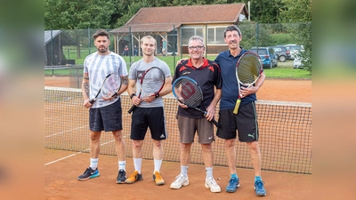 Doppelfinale (v.l.): Simon Berlage, Carsten Grimme, Helmut Conze und Georg Schulze (Foto: Christian Riefling)
