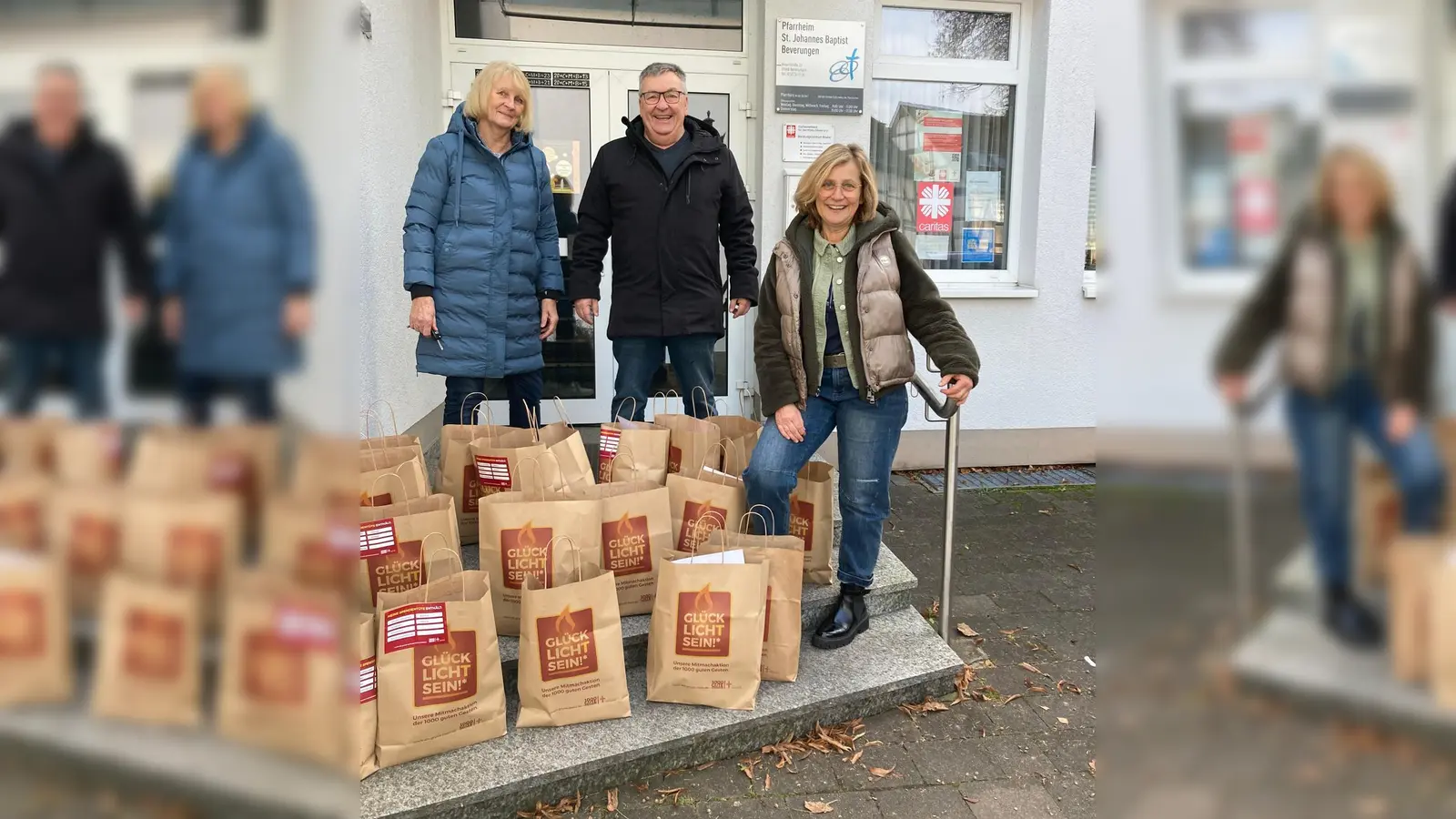 Gisela Koch (links) nahm die Tüten von Ralph Wessel und Mechthild Rose entgegen.  (Foto: privat)