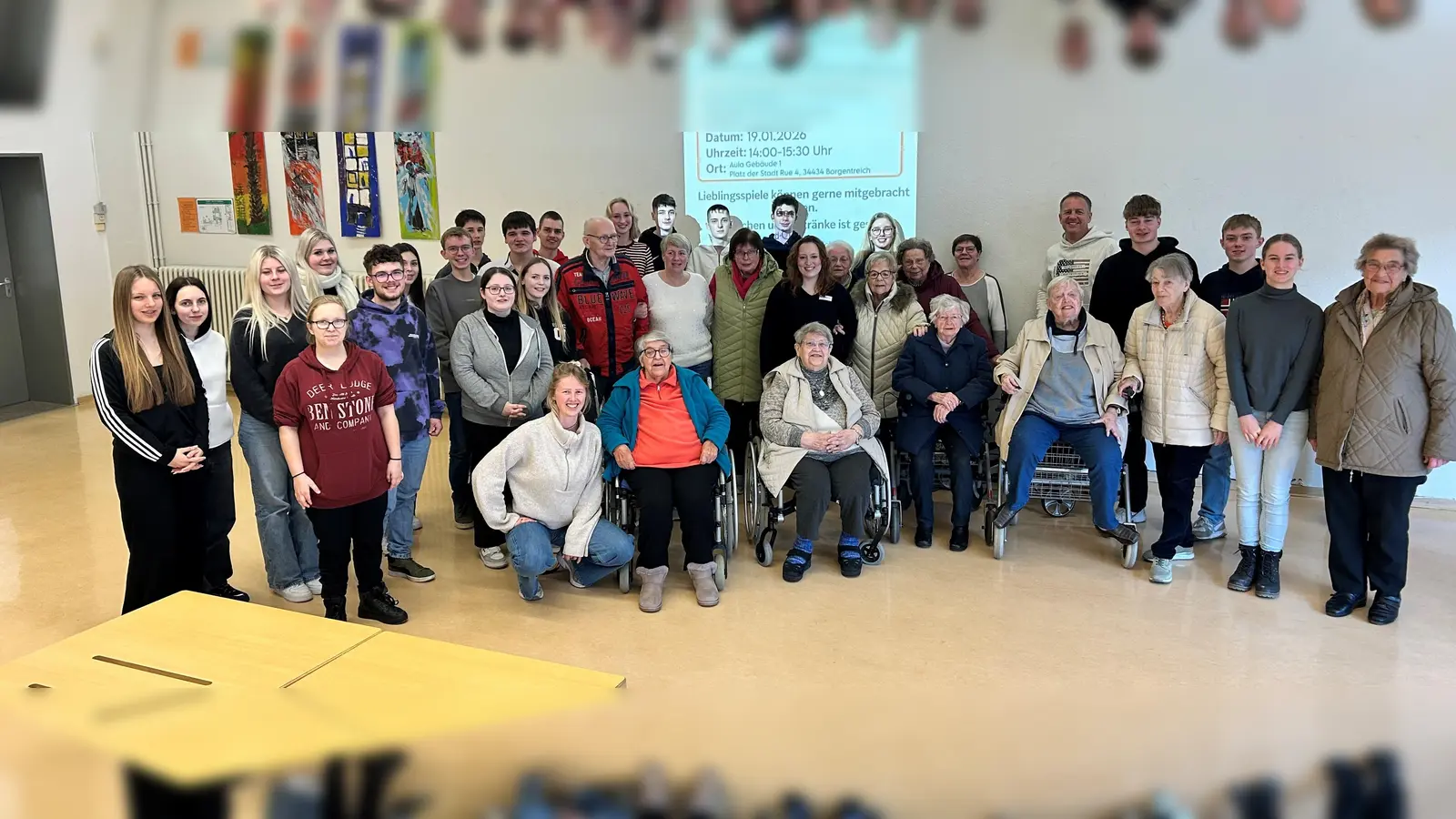 Schülerinnen und Schüler der Klasse 10F und die Seniorinnen und Senioren aus dem Altenheim Hesena. (Foto: privat)