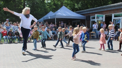 Szene aus dem Musical der Schulanfänger-Kinder. (Foto: privat)