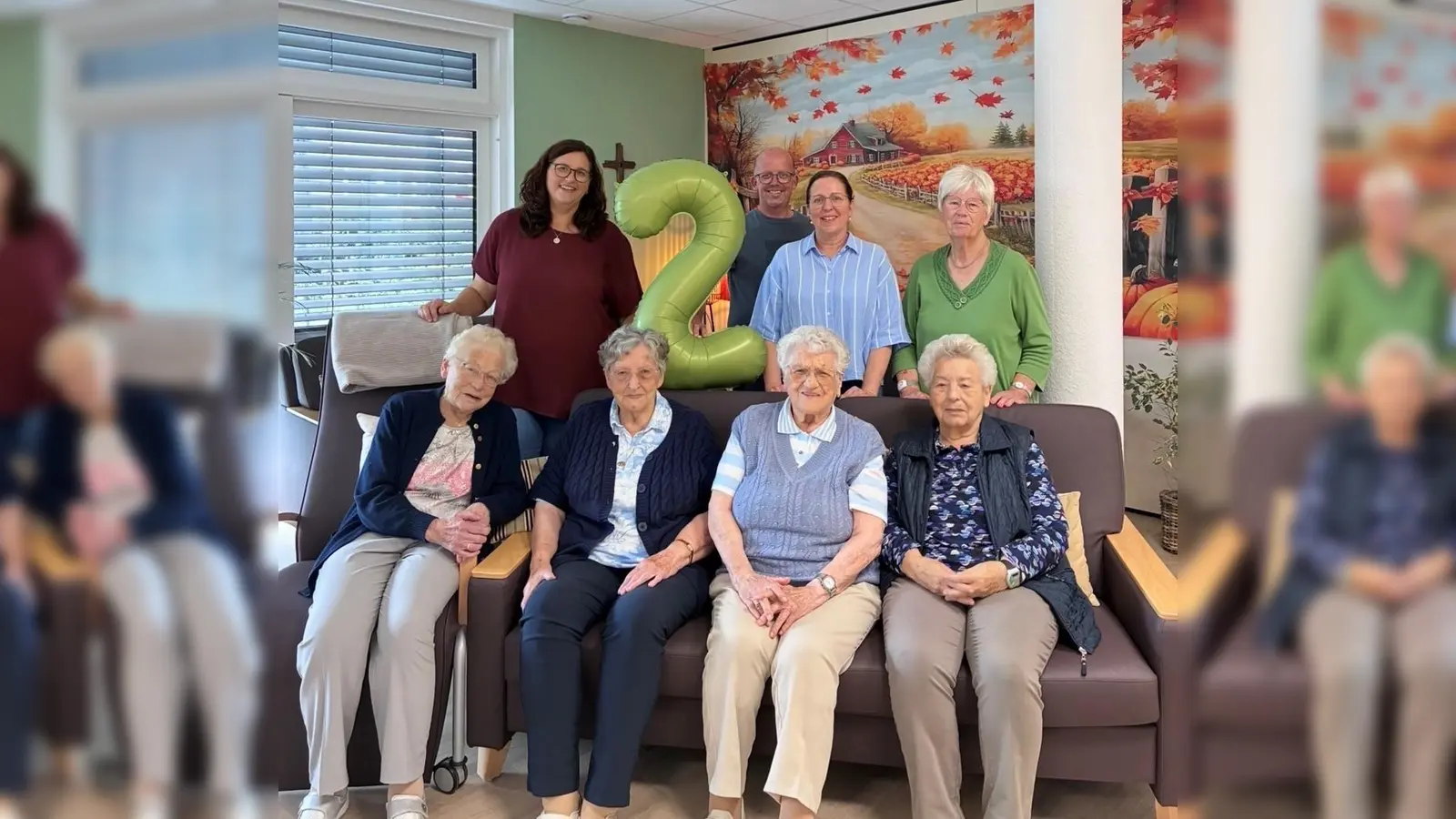 Geburtstag der Tagespflege (v.l. oben): Miriam Völlmeke, Markus Grewe, Tanja Michel, Ursula Rhode, (unten) Therese Held, Hermine Nolte, Gertrud Stuwe, Mathilde Tölle. (Foto: privat)