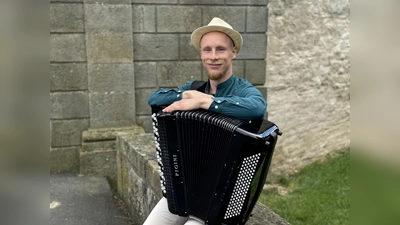 Kamil Dmoschowski (30) holt gern die besonderen Klassikklänge auf die Bühne. (Foto: Kulturstiftung Marienmünster/Martina Schäfer)