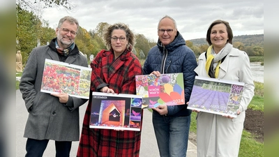 Fotograf Bernd Schackers, Grafik-Designerin Barbara Fien und Thomas Schöning sowie Anja Beineke vom Förderverein.<br><br> (Foto: fien design)