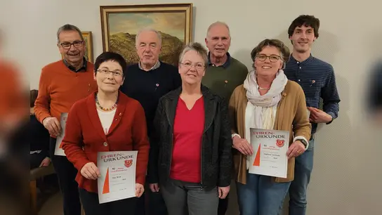 Ehrung: (v.l.) Hubert Behre (40 Jahre), Anja Wenk (50 Jahre), Werner Lange (25 Jahre), Gertrud Behler (1. Vorsitzende), Lothar Wäsche (40 Jahre), Stephanie Hartmann (50 Jahre), Noah Böker (25 Jahre) (Foto: TV Dalhausen)