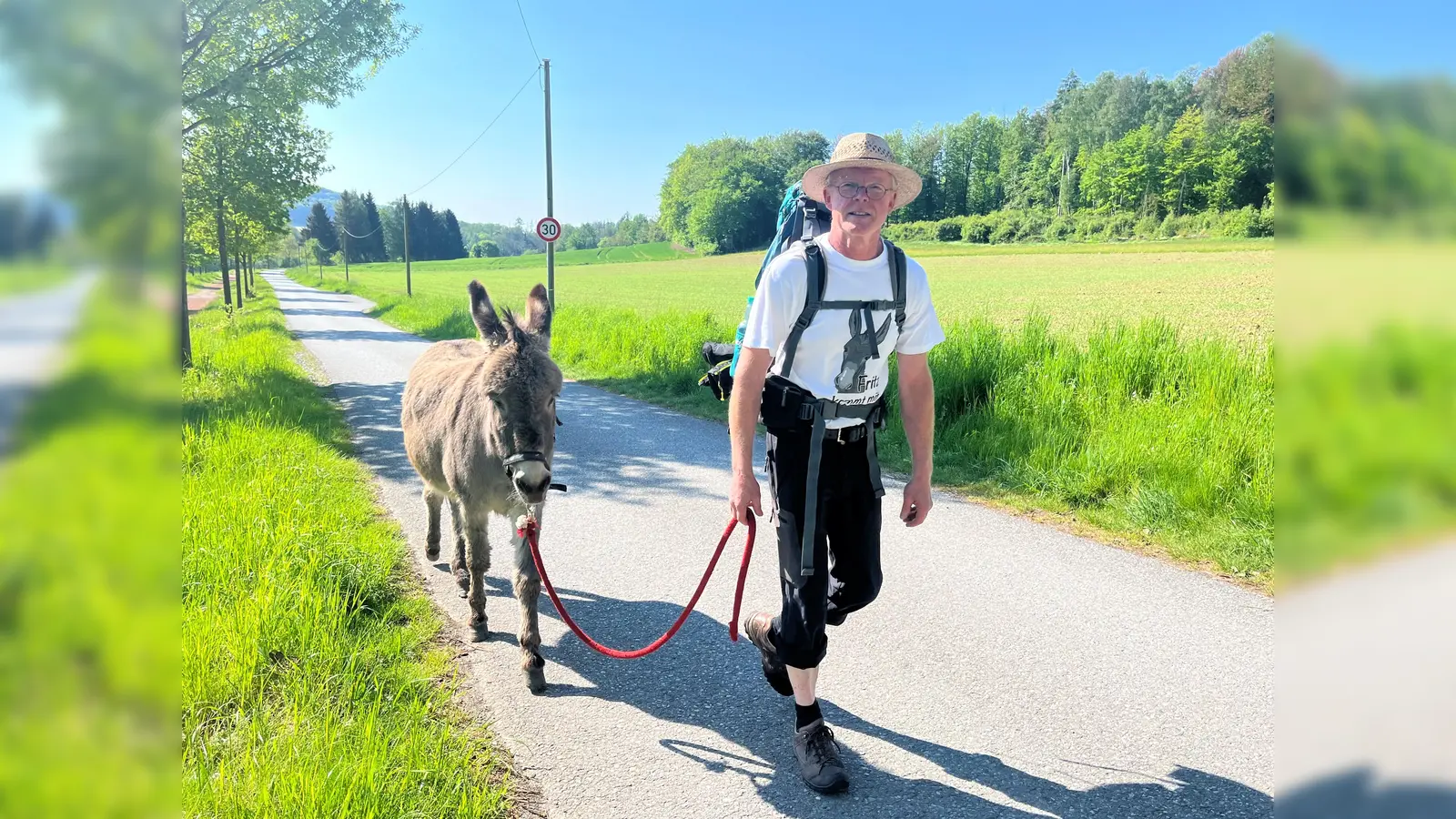Klaus Lange war mit einem ungewöhnlichen Begleiter auf Reisen. (Foto: Andzelika Kassan)
