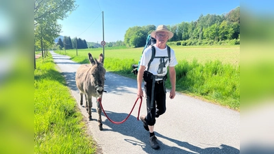 Klaus Lange war mit einem ungewöhnlichen Begleiter auf Reisen. (Foto: Andzelika Kassan)