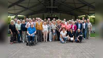 Herzliches Treffen auf der Bühne. (Foto: privat)