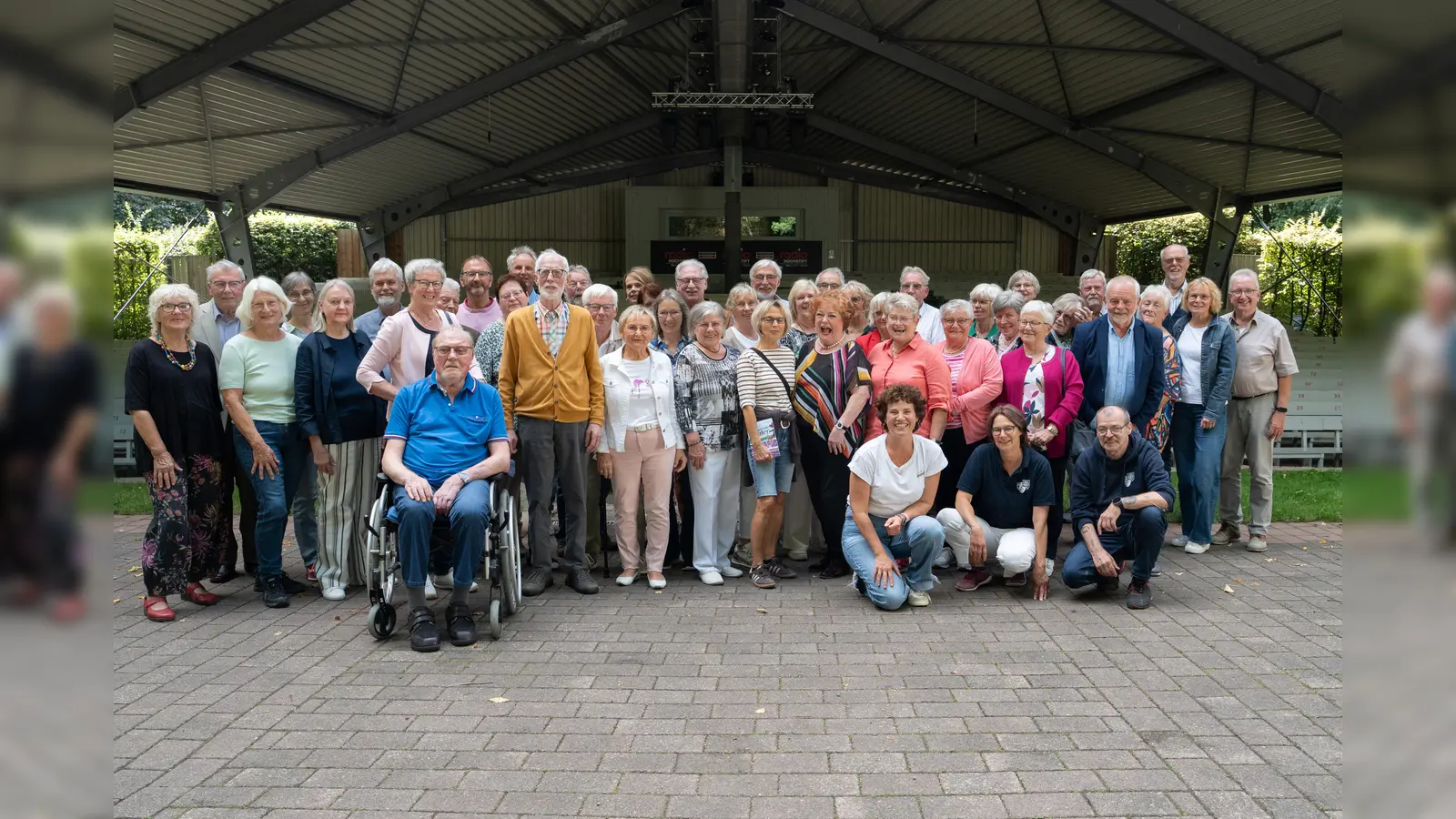 Herzliches Treffen auf der Bühne. (Foto: privat)