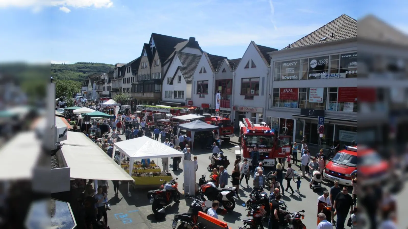 Blütenfestmeile auf der langen Straße (Foto: Beverungen Marketing)