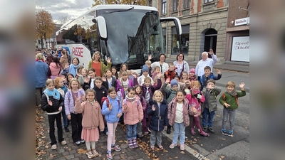 Reisefertig: Schülerinnen und Schüler der Musikschule Höxter freuen sich auf den Konzertbesuch in Kassel. (Foto: Musikschule/Stadt Höxter)