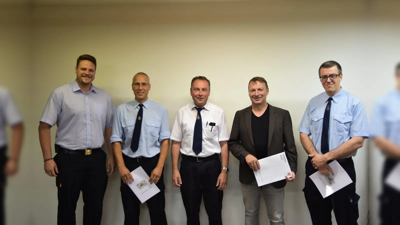 V.l.: Stv. Gemeindebrandinspektor Kevin Klinge, ehemaliger Wehrführer Andreas Katzwinkel, Gemeindebrandinspektor Eckhard Bornmann, Bürgermeister Maik Mackewitz und Wehrführer Dennis Kniep. (Foto: Foto: Martin Hold)