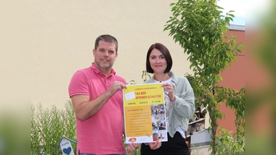 Schulleiter Christian Haag und seine Kollegin Julia Ewers freuen sich auf viele interessierte Besucher und Besucherinnen am Tag der offenen Schultür in der Laurentius-Schule Warburg. (Foto: privat)