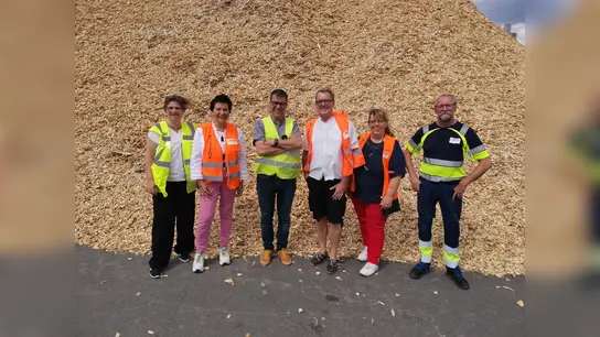 Besuch bei EGGER (v.l.): Andrea Oldenburg-Zillig (GF), Sabine Tippelt (MdL), Klaus Riedmüller (GF), Holger Weinberg, Stefanie Roller (beide SPD-Ortsverein Everstein) und Axel Drollinger (Mitarbeiter). (Foto: privat)