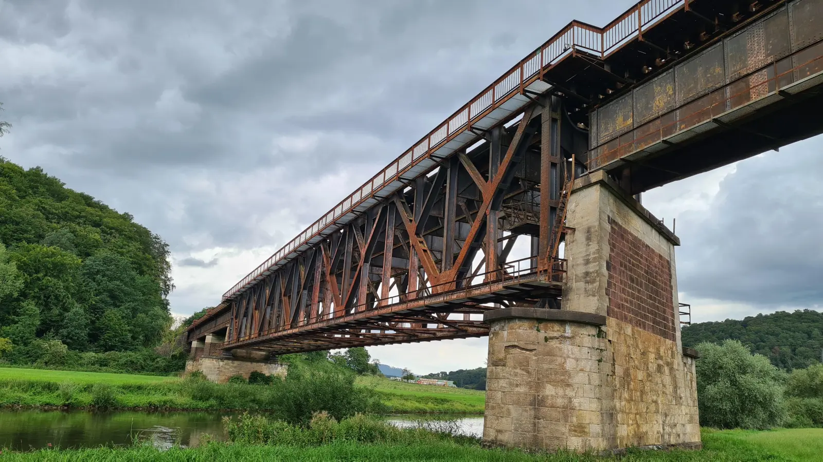 Über diese Brücke sollen in Zukunft Atommülltransporte rollen. (Foto: Peter Vössing )