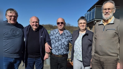 Der wieder gewählte Vorstand des VdK-Ortsverbandes Natzungen (v.l.): Vorsitzender Volker Schlieker, Ehrenvorsitzender Anton Scherf, Beisitzer Rudolf Kohlisch, Frauenbeauftragte Petra Fornefeld und Kassierer Elmar Pollmann.Es fehlen Franz-Josef Meyer und Otto Wilhelms. (Foto: VdK Natzungen / privat)