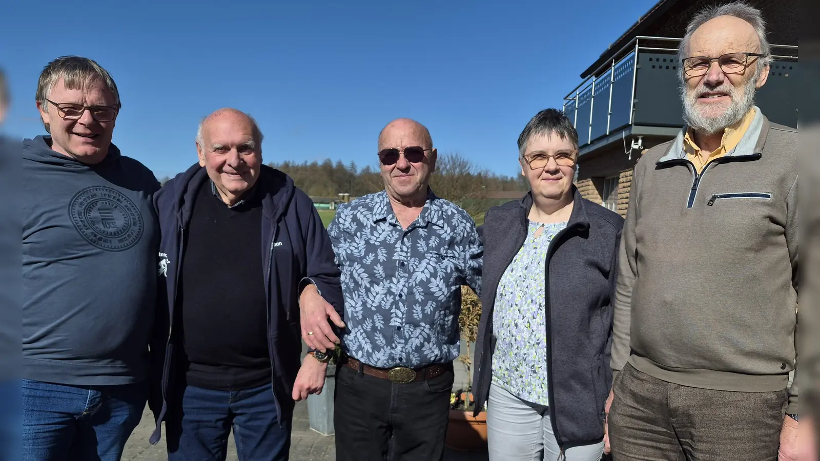 Der wieder gewählte Vorstand des VdK-Ortsverbandes Natzungen (v.l.): Vorsitzender Volker Schlieker, Ehrenvorsitzender Anton Scherf, Beisitzer Rudolf Kohlisch, Frauenbeauftragte Petra Fornefeld und Kassierer Elmar Pollmann.Es fehlen Franz-Josef Meyer und Otto Wilhelms. (Foto: VdK Natzungen / privat)