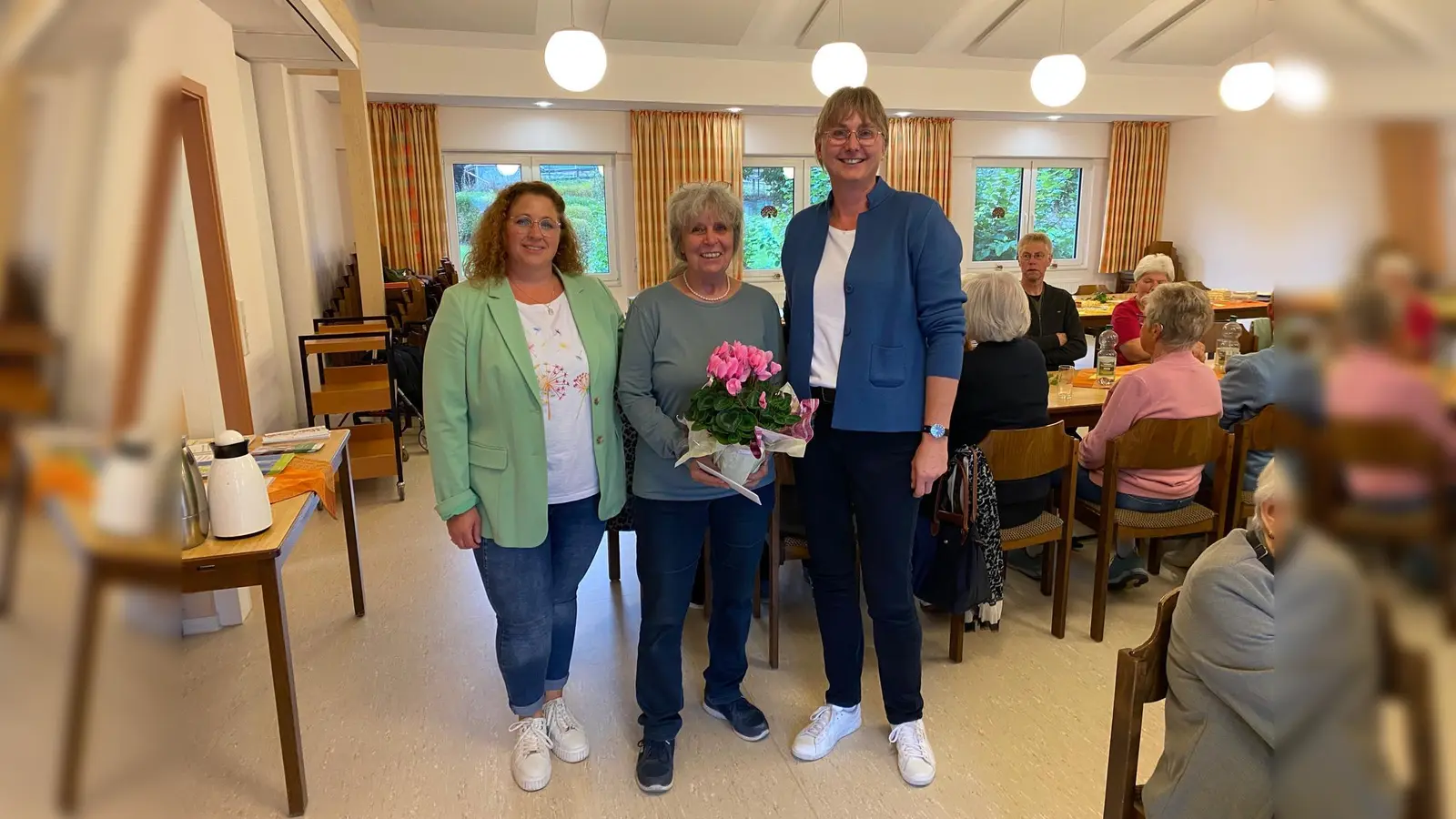 Auf dem Foto zu sehen: links Frau Janika Herbold stellvertr. Teamleitung, Mitte Frau Ulrike Oertel, rechts Frau Simone Hartmann Teamleitung. Frau Iris Gransee war abwesend. (Foto: privat)