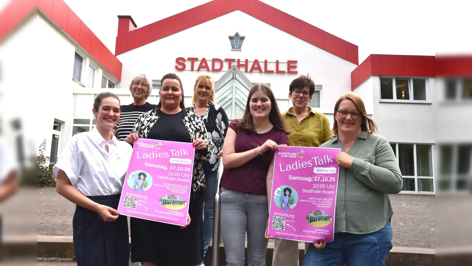 Die acht Gleichstellungsbeauftragen laden herzlich ein zum 1. LadiesTalk im Oktober: (v. l.) Anna Lütkefeld (Kreis Höxter), Ulrike Rüstemeier (Bad Driburg) Nadine Nolte (Höxter), Ulrike Nolte (Brakel), Sina Ortmann (Nieheim), Sabine Laudage (Warburg), Katrin Apel (Beverungen), es fehlt Nelli Wensel (Steinheim). (Foto: Barbara Siebrecht)