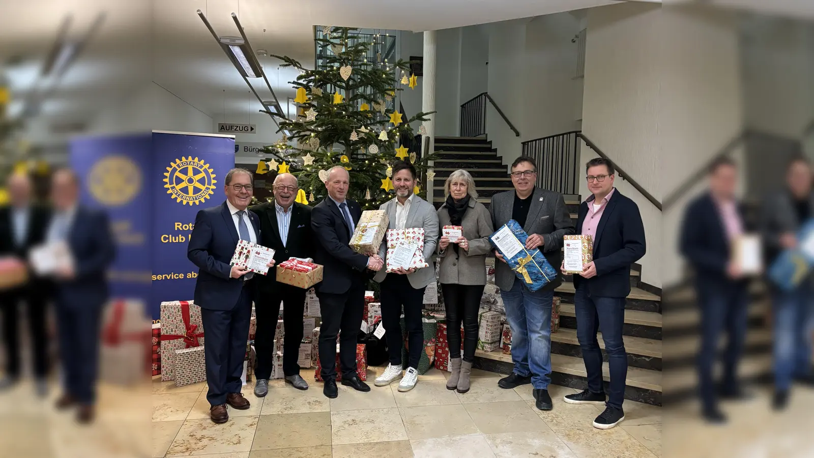 V.l.: Dr. Helmut Frieden (Vorstand Rotary Club Höxter), Klaus Bohr (Vorstand Rotary Club Höxter), Dr. Lutz Gierse (Präsident 2025/2026 des Rotary Clubs Höxter), Bürgermeister Tino Wenkel, Elisabeth Kropp (Mitarbeiterin Sozialamt Beverungen), Ralf Göllner (Vorstand Rotary Club Höxter) sowie Stefan Gördemann (Sozialamtsleiter). (Foto: privat)