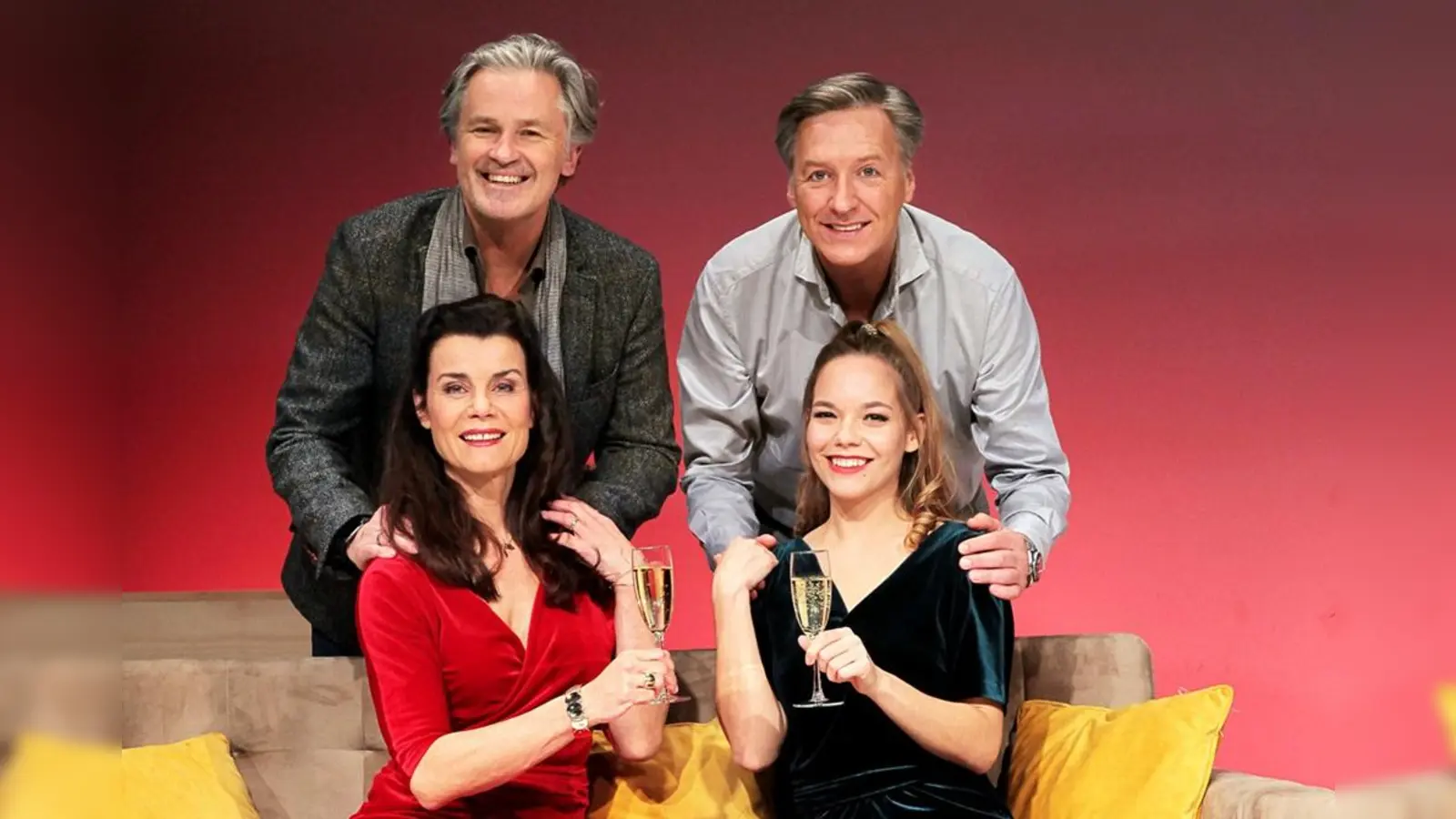Nicole Tiggeler als Isabell (vorne links), Timothy Peach als Daniel (dahinter), Mia Geese als Emma (vorne rechts) und Martin Armknecht als Patrick (dahinter). (Foto: Dietrich Dettmann)