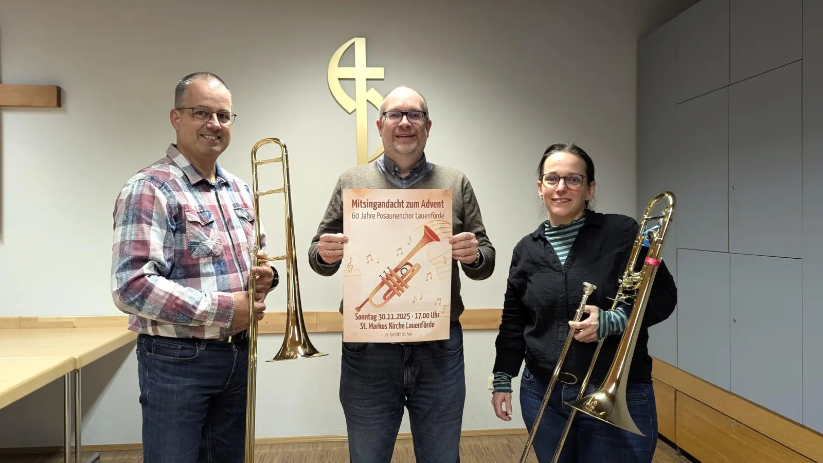 Marten Schipper (Chorleiter), Helge Thies (Obmann) und Bianca Schipper (Schriftführerin) organisieren heute den Posaunenchor.  (Foto: Barbara Siebrecht)