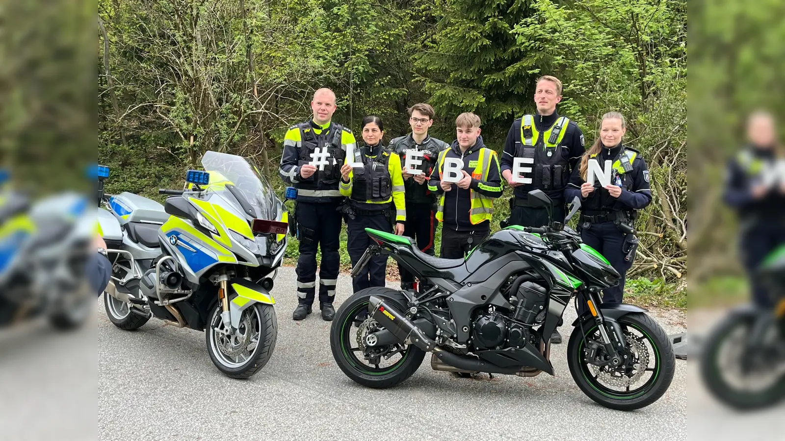 (v.l.) PHK Wieczorek, POKin Bulu (beide VD Paderborn), Kawasakifahrer Sören Bade (26 Jahre), FOS-Praktikant John Luc Hildebrandt (VD Höxter, 16 Jahre), PK Göppert (VD Paderborn) und PHKin Theresa Arendes (VD Höxter)´. (Foto: Kreispolizeibehörde Höxter)