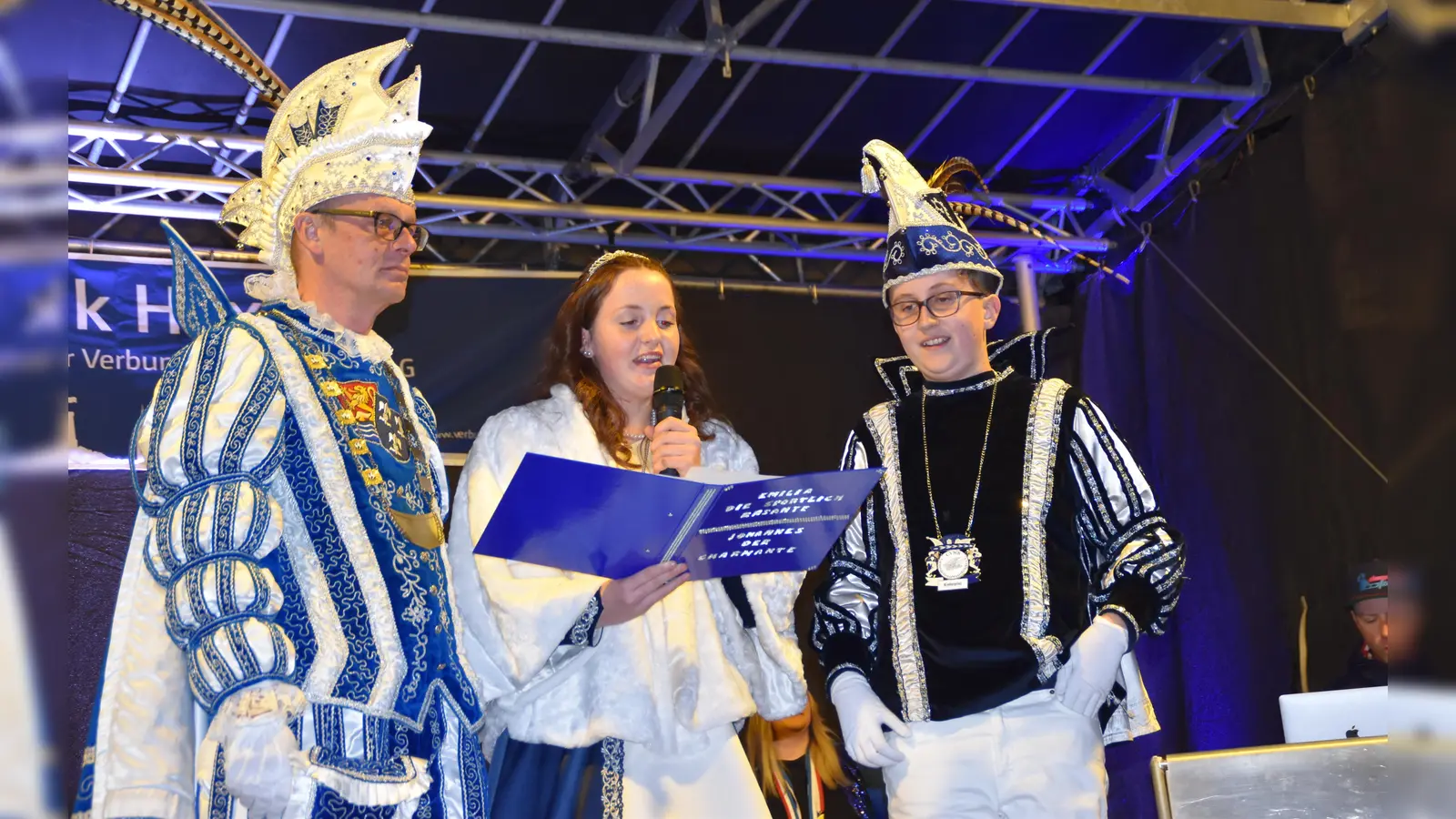 Ihre Tollitäten „Holger der Bilanzierende“, Emilia die sportlich Rasante“ und „Johannes der Charmante“ regieren noch eine Amtszeit.  (Foto: Barbara Siebrecht)