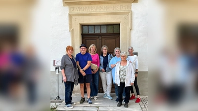 V.l.: Inge Grobelnik, Frank Pfannkuche, Frau Hoppe, Gertrud Flore, Susanne Stöcker, Helga Gärtner und Ina Geide. (Foto: Diakonie Paderborn-Höxter e.V.)