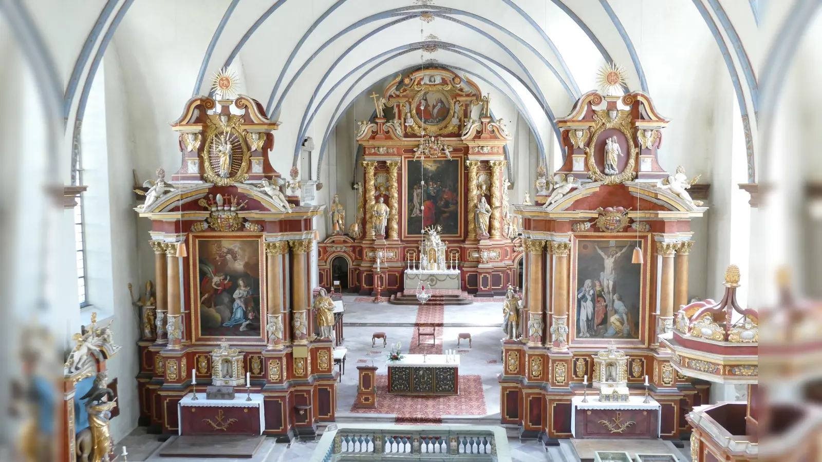 Aus der ehemaligen Abteikirche Corvey überträgt der WDR am Mittwoch, 1. November, für die ARD den Allerheiligengottesdienst. Die Messe wird im Ersten live gesendet. (Foto: Kirchengemeinde Corvey)