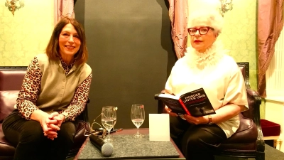 Hariett Drack (links) und Monika Sude freuten sich über eine gelungene Veranstaltung. (Foto: Doris Dietrich)