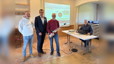 V.l.: Dominik Laube, Geschäftsführer, Thomas Groppe, Regionalleiter der Sparkasse Paderborn-Detmold-Höxter, Thomas Spier, Oberst, und Christian Zünkler, Schießleiter. (Foto: privat)