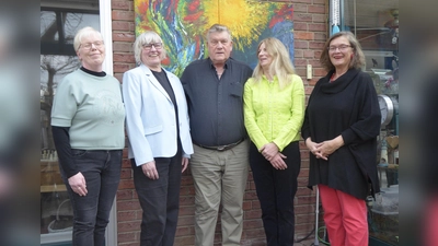 Fünf Kunstschaffende des Vereins „fluten“ das Historische Rathaus Dringenberg. (Foto: privat)