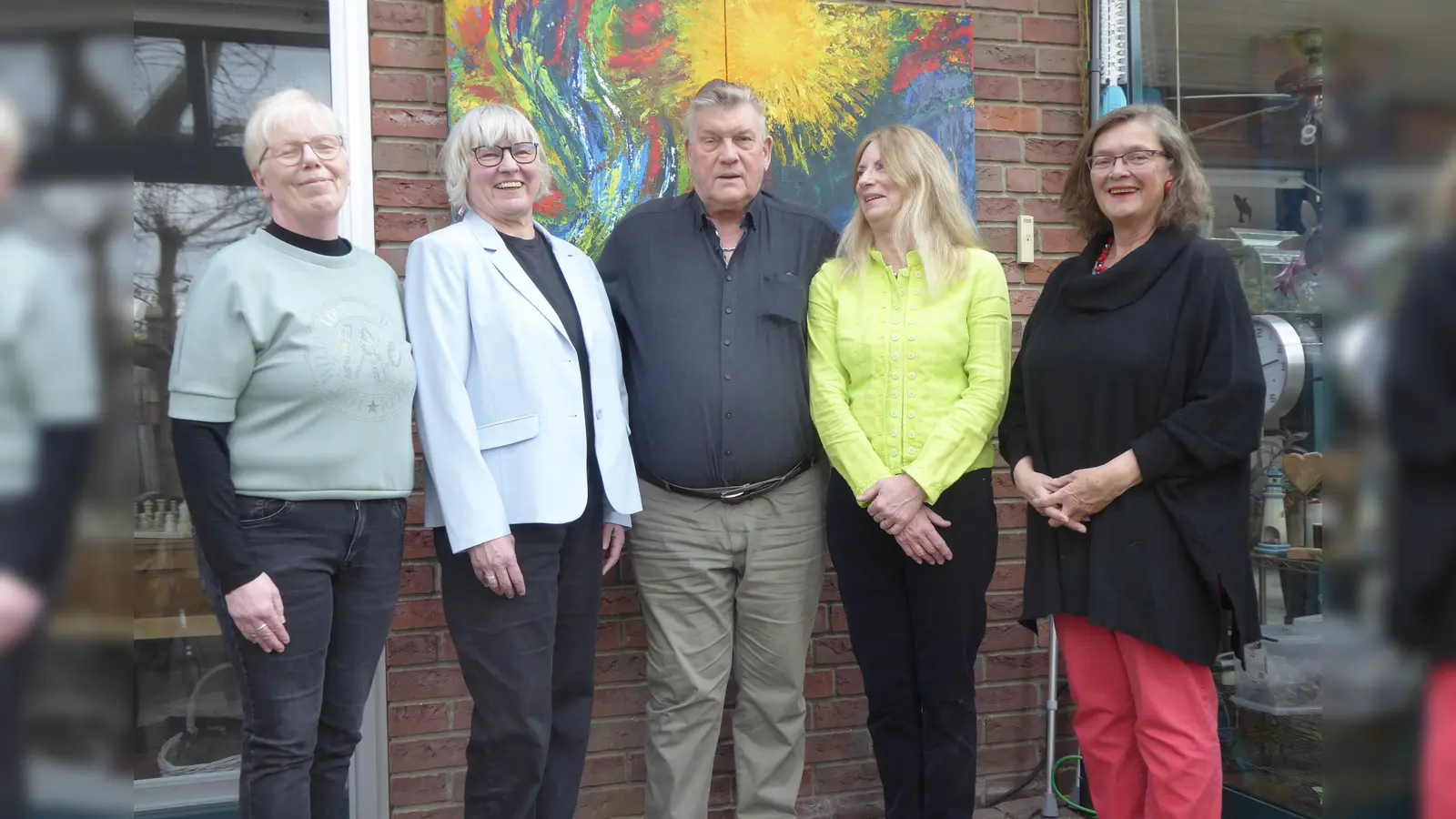 Fünf Kunstschaffende des Vereins „fluten“ das Historische Rathaus Dringenberg. (Foto: privat)
