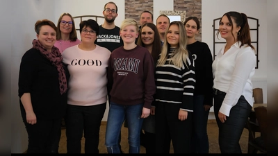 Melden sich mit Lust auf Lacher zurück (v.l.): Sophia Topp, Silke Markus, Christina Markus, Dominik Groß, Naja Frühling, Tobias Feldmann, Nele Scholle, Manuel Ahrens, Jana Drude, Andrea Peters und Vivien Henke. (Foto: privat)