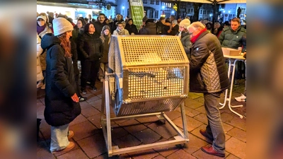 Das Verlosungsteam von Beverungen Marketing freut sich darauf, die diesjährigen Gewinnerinnen und Gewinner zu verkünden. (Foto: Beverungen Marketing)