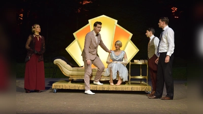 In Der große Gatsby erlebt der Zuschauer eine schillernde Welt, doch was ist die helle Fassade am Ende wert? (Foto: Marc Otto)