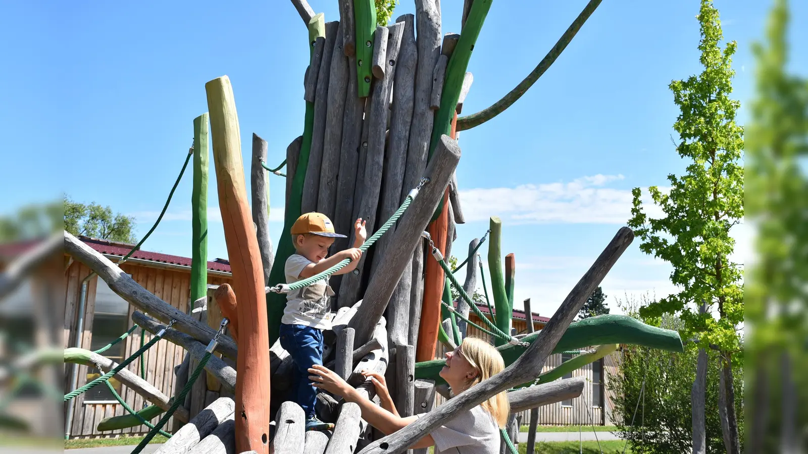 Der Archäologiepark Höxter bietet sich an für einen Tagesauflug in den Sommerferien. Kids kommen sogar kostenlos rein. (Foto: Huxarium Gartenpark Höxter)
