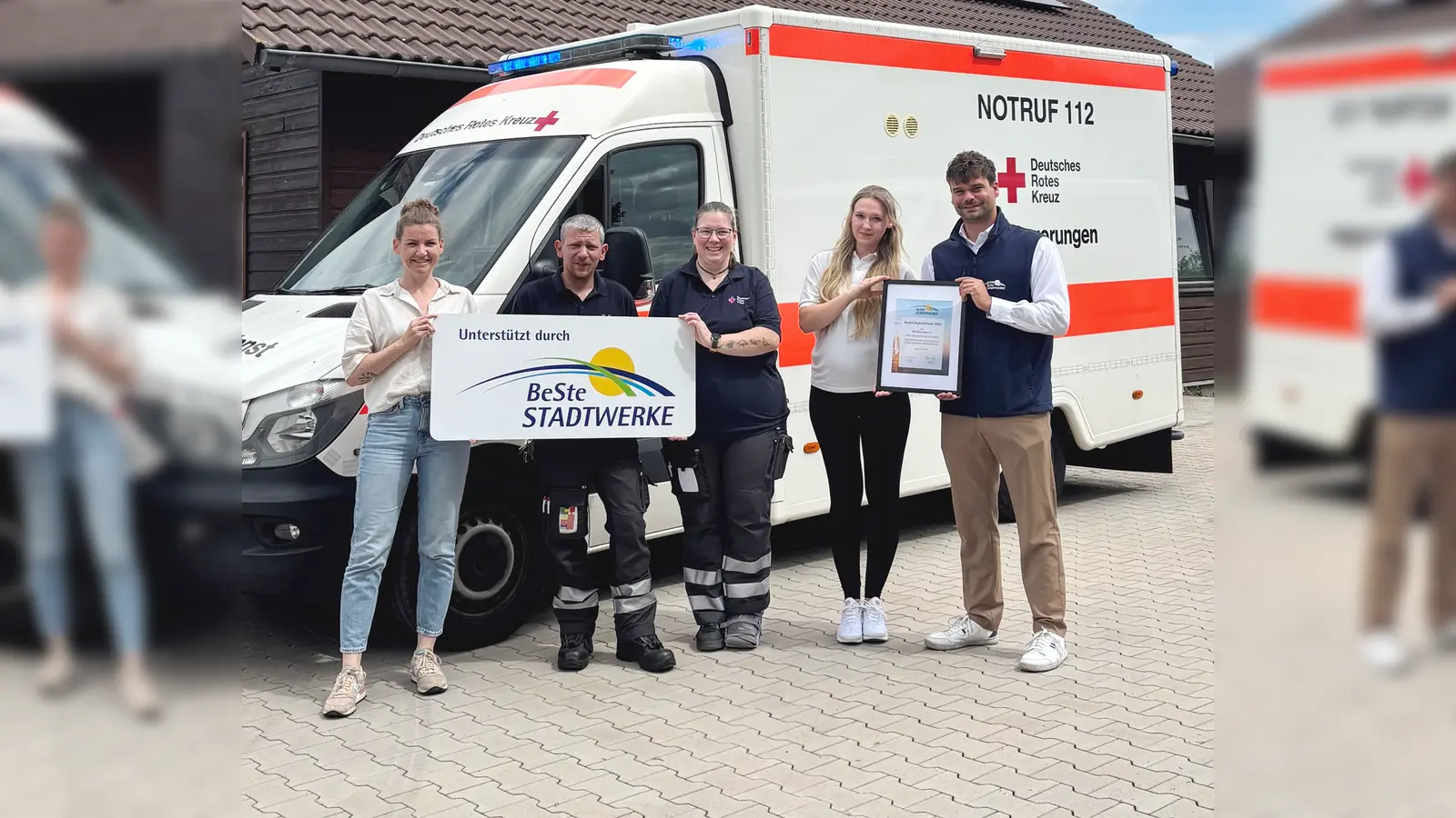 Julia Jordan (Beste Stadtwerke), Sven Wächter (DRK Beverungen e.V.), H. G. (DRK Beverungen e.V.), Josephine Mesch (DRK Beverungen e.V.), Markus Engert (BeSte Stadtwerke). (Foto: BeSte Stadtwerke GmbH)