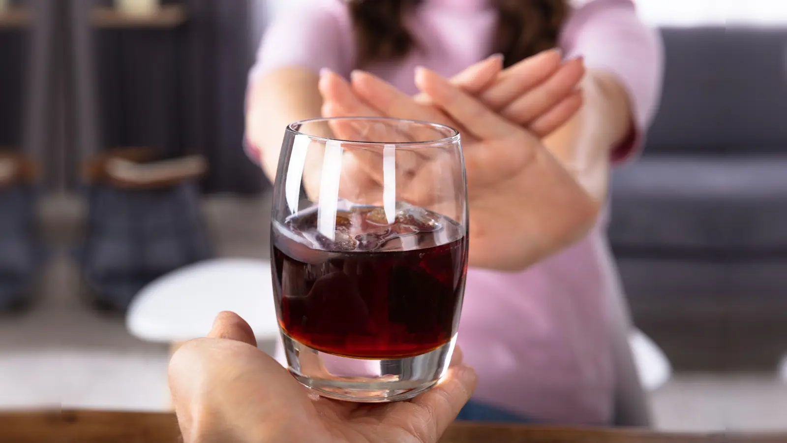 Anstieg der Ausfalltage wegen Alkoholkonsums im Kreis Höxter. In 2022 gingen 1.309 Arbeitstage bei AOK-Versicherten verloren. Das sind 19,2 Prozent mehr als noch in 2021. (Foto: AOK/hfr.)