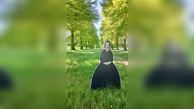 Vorbei an der imposanten Kreuzweg-Allee hinter dem historischen Haus Bökerhof ging seinerzeit Annette von Droste-Hülshoff auf dem damaligen Kirchweg von Bökendorf nach Bellersen. (Foto: Bernhard Aufenanger)