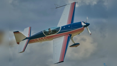 Spektakuläre Kunstflugvorführungen bot Sebastian Kraemer mit seiner „Extra 300“. (Foto: Stefan Bönning)