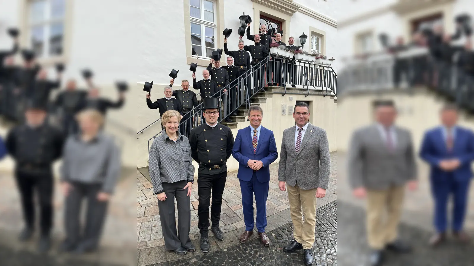 Die „Glücksbringer“ des Kreises Höxter haben sich vor dem Rathaus in Steinheim versammelt. Bürgermeister Carsten Torke und Landrat Michael Stickeln (v. r.) sowie Rita Farin (l., Leiterin der Abteilung Sicherheit und Ordnung) haben die Neujahrsgrüße vom Vorsitzenden der Kreisvereinigung der Schornsteinfeger, Gerd Kliever, stellvertretend für die Bürgerinnen und Bürger des Kreises Höxter entgegengenommen. (Foto: Kreis Höxter)