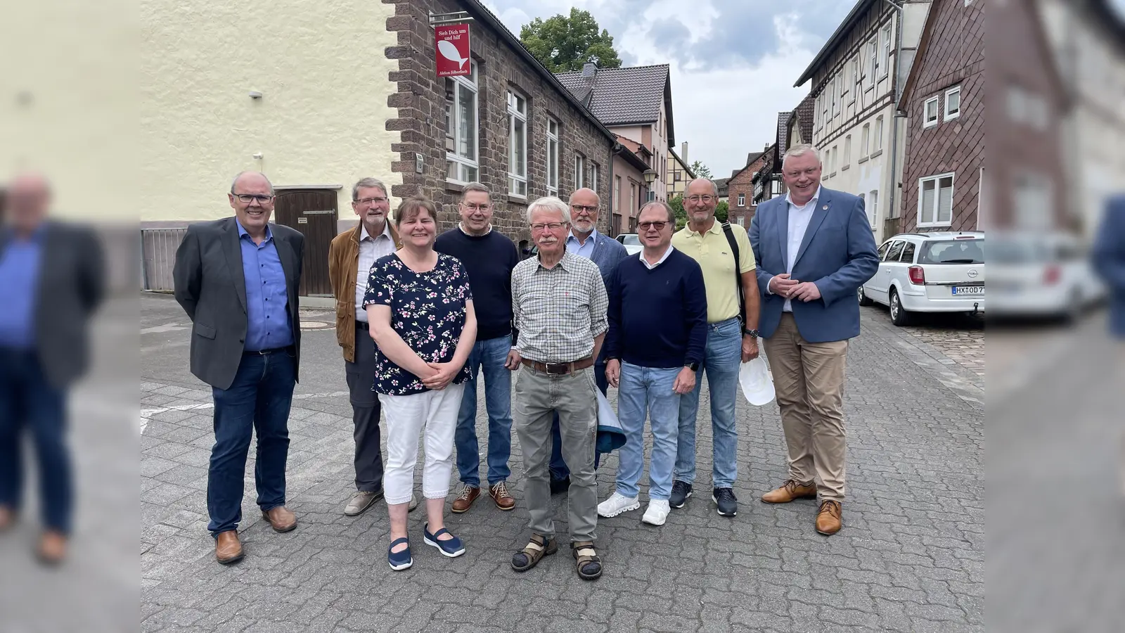 v. l. n. r.: Volker Rodermund (Stadt Höxter), Dr. med. Claus Rüdiger Arnold, Heidrun Larusch-Gettings (Aktion Silberfisch), Dr. med. Jochen Freede, Dr. med. Anton Linzner, Reinhard Dübbert, Dr. med. Klaus Filipponi, Roman Czornik, Bürgermeister Daniel Hartmann (es fehlt Dr. med. Michael Gemmeke). (Foto: Stadt Höxter)