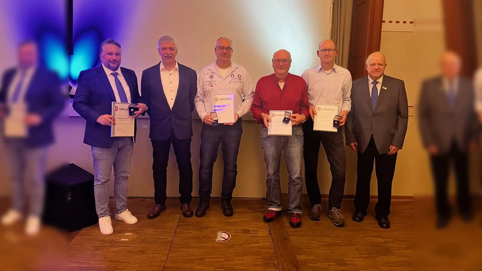 V.l.: Matthias Bergmann, Wolfgang Borgolte (Ehrenamtsbeauftragter FLVW Sportkreis Höxter, Peter Döring, Hans-Georg Wenzel, Mathias Thamm und Günter Nitschak. (Foto: privat)