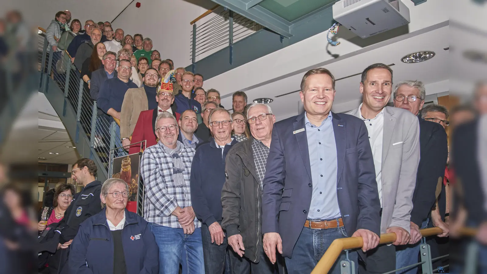 Vertreter von 85 Vereinen, Verbänden und weiteren Gruppierungen aus dem Geschäftsgebiet konnten am Dienstagabend in der Stadtsparkasse Grebenstein Zuwendungen entgegennehmen. (Foto: Stefan Bönning)