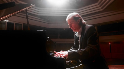Menachem Har-Zahav spielt Lieblingsstücke im Landgrafensaal. (Foto: Martin Büttner)