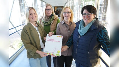 Das Team der „Willkommensbesucherinnen“ besteht aus (v.l.) Katharina Hesse, Claudia Cöster, Heike Kiens und Nicole Konrad. (Foto: Kreis Höxter)