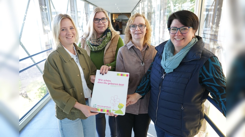 Das Team der „Willkommensbesucherinnen“ besteht aus (v.l.) Katharina Hesse, Claudia Cöster, Heike Kiens und Nicole Konrad. (Foto: Kreis Höxter)