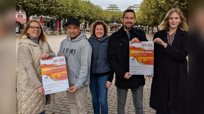 V.l.: Inga Schaper (Teamleitung Eventmanagement, Stadtmarketing Holzminden GmbH), Marc Gonzaga (Foodtruck „3 Stars“), Isabell Adam (Teamleitung PR &amp; Marketing, Stadtmarketing Holzminden GmbH), Benjamin Beineke (2. Vorsitzender des Werbekreis Holzminden e.V.) und Sarah Krause (Marketing und PR Stadtwerke Holzminden GmbH). (Foto: Stadtmarketing Holzminden GmbH)